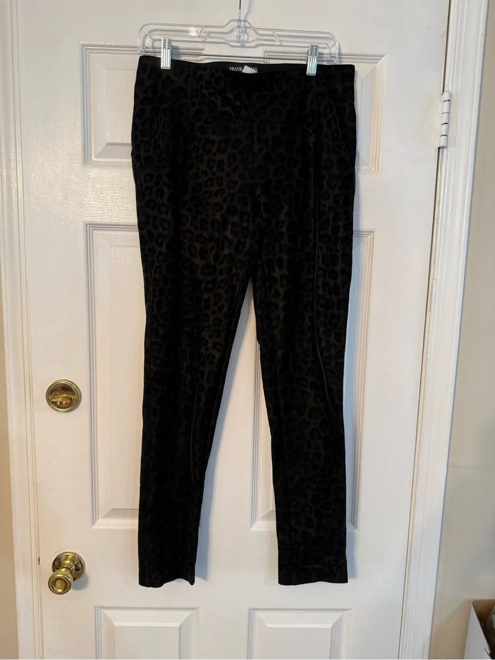 Frank Lyman Design Black Leopard Print Leggings